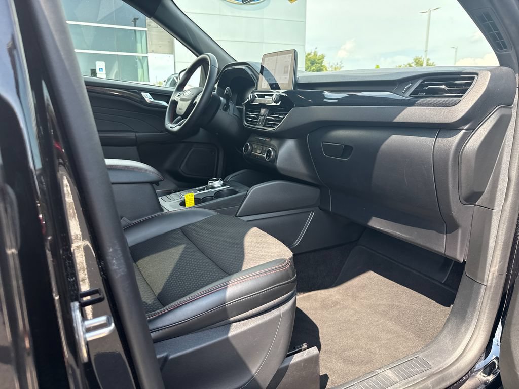 Used 2025 Ford Escape ST-Line FWD image 33