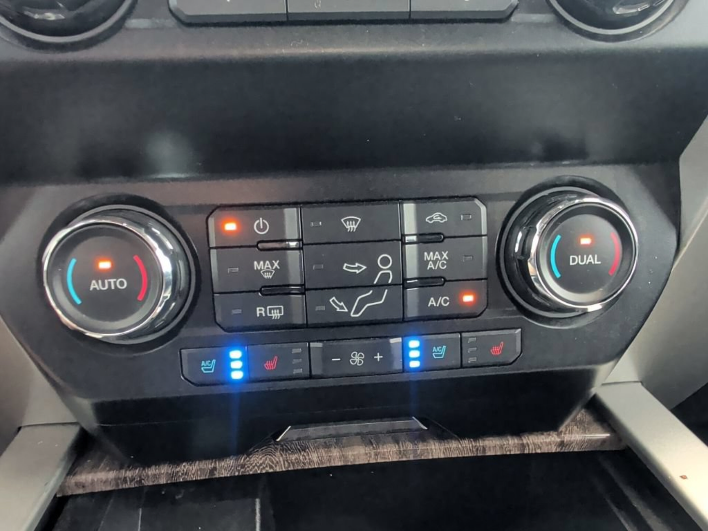 Used 2019 Ford F250 Lariat w/ Lariat Value Package AWD/4WD image 32