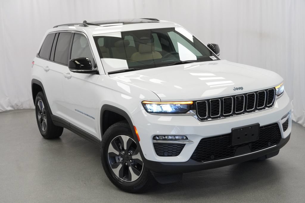 Certified 2022 Jeep Grand Cherokee Limited 4xe w/ Luxury Tech Group II AWD/4WD image 9