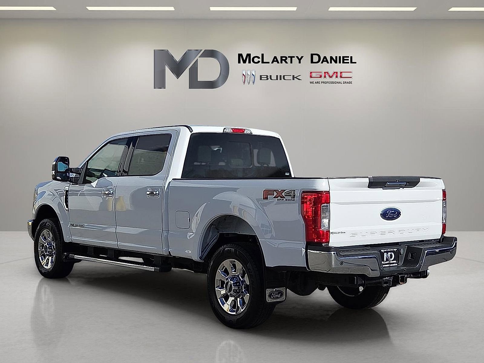 Used 2018 Ford F350 Lariat w/ Chrome Package image 4