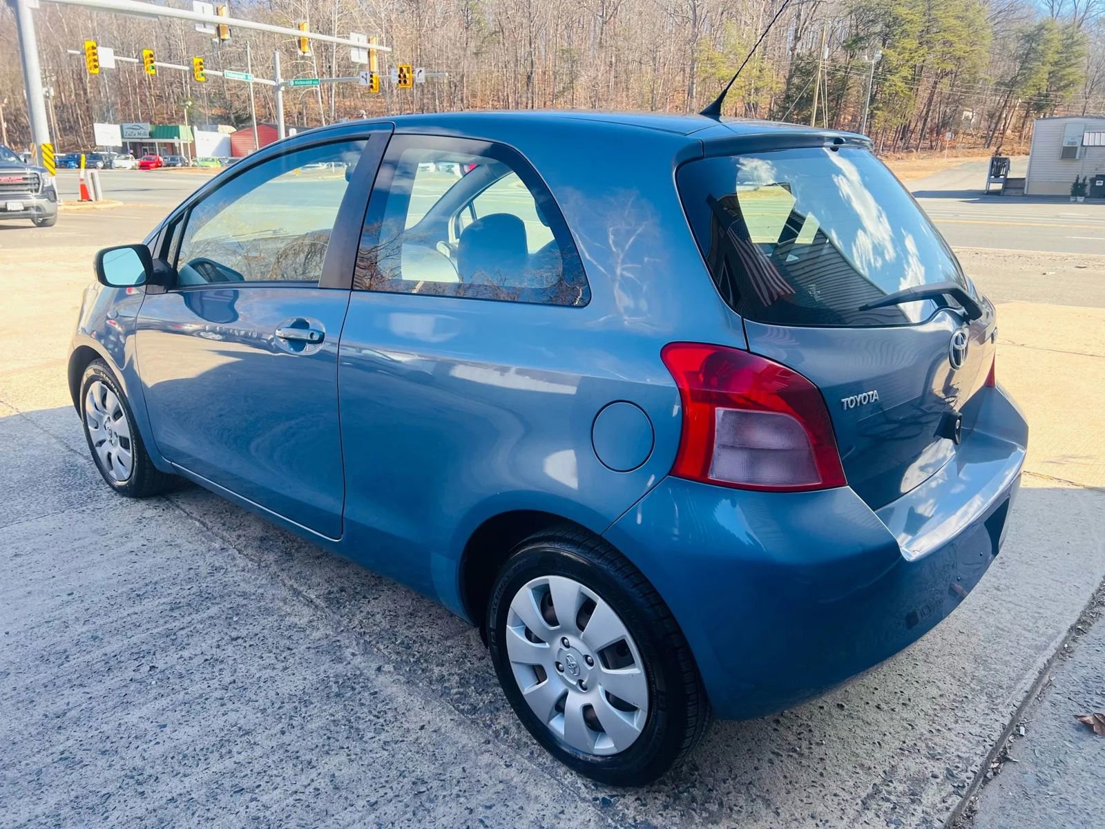 Used 2008 Toyota Yaris 2-Door Hatchback image 7