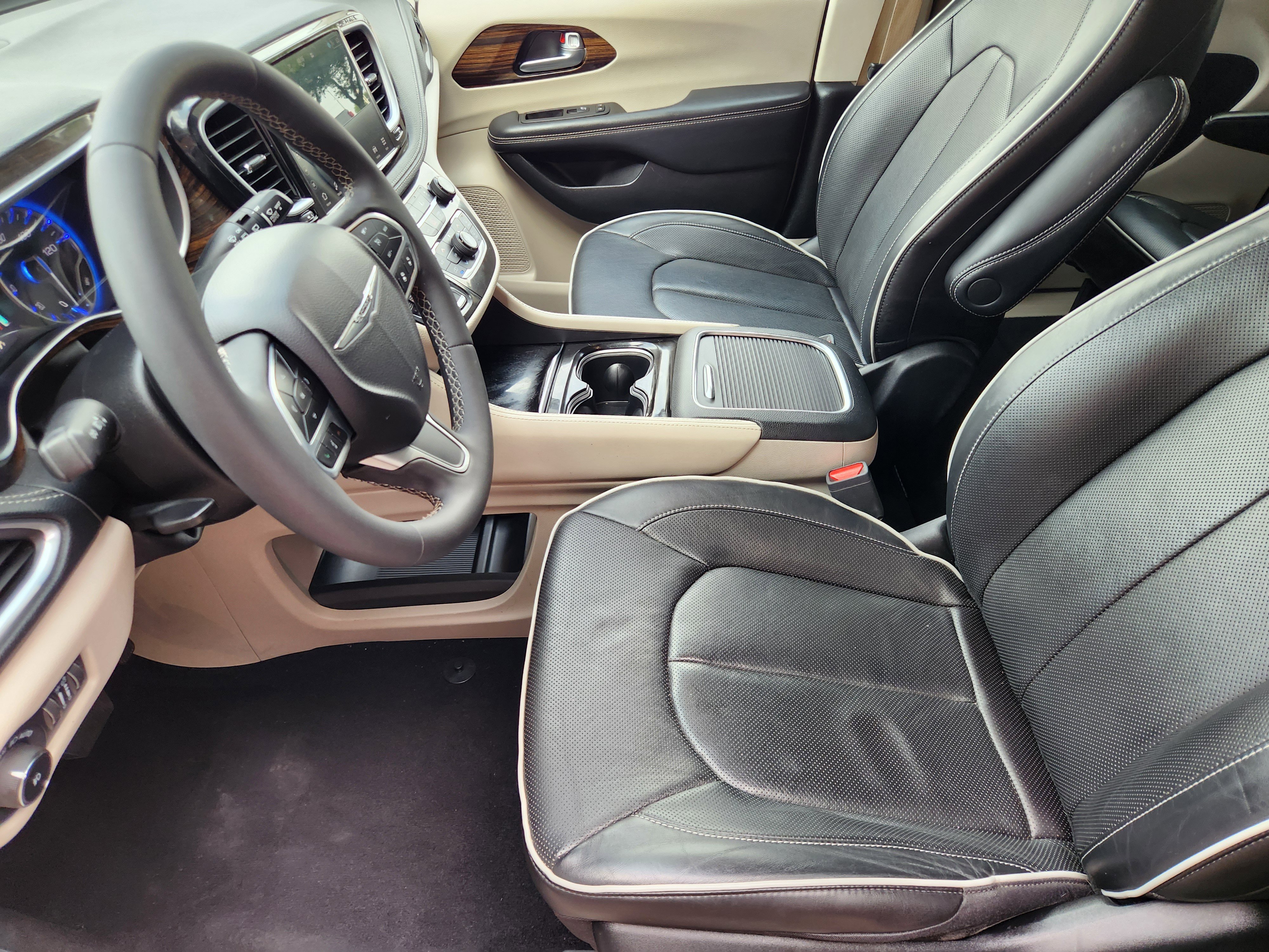 Used 2023 Chrysler Pacifica Limited FWD image 14
