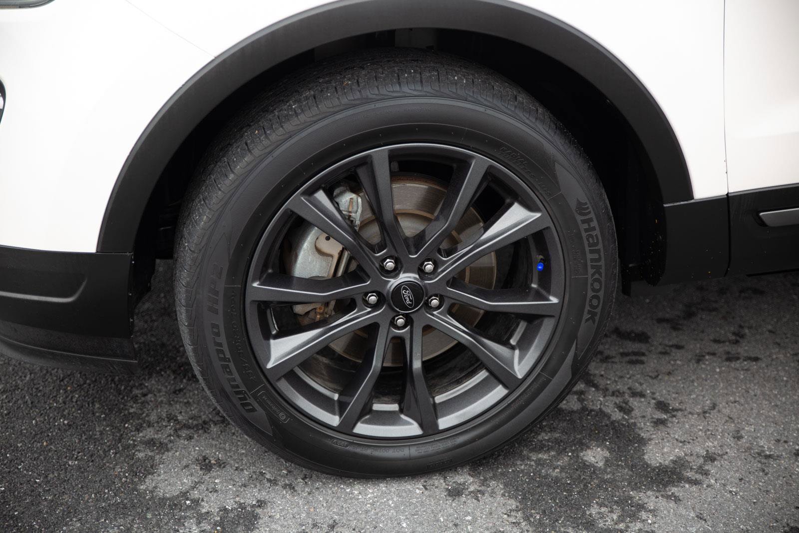 Used 2018 Ford Explorer XLT w/ Equipment Group 202A image 9