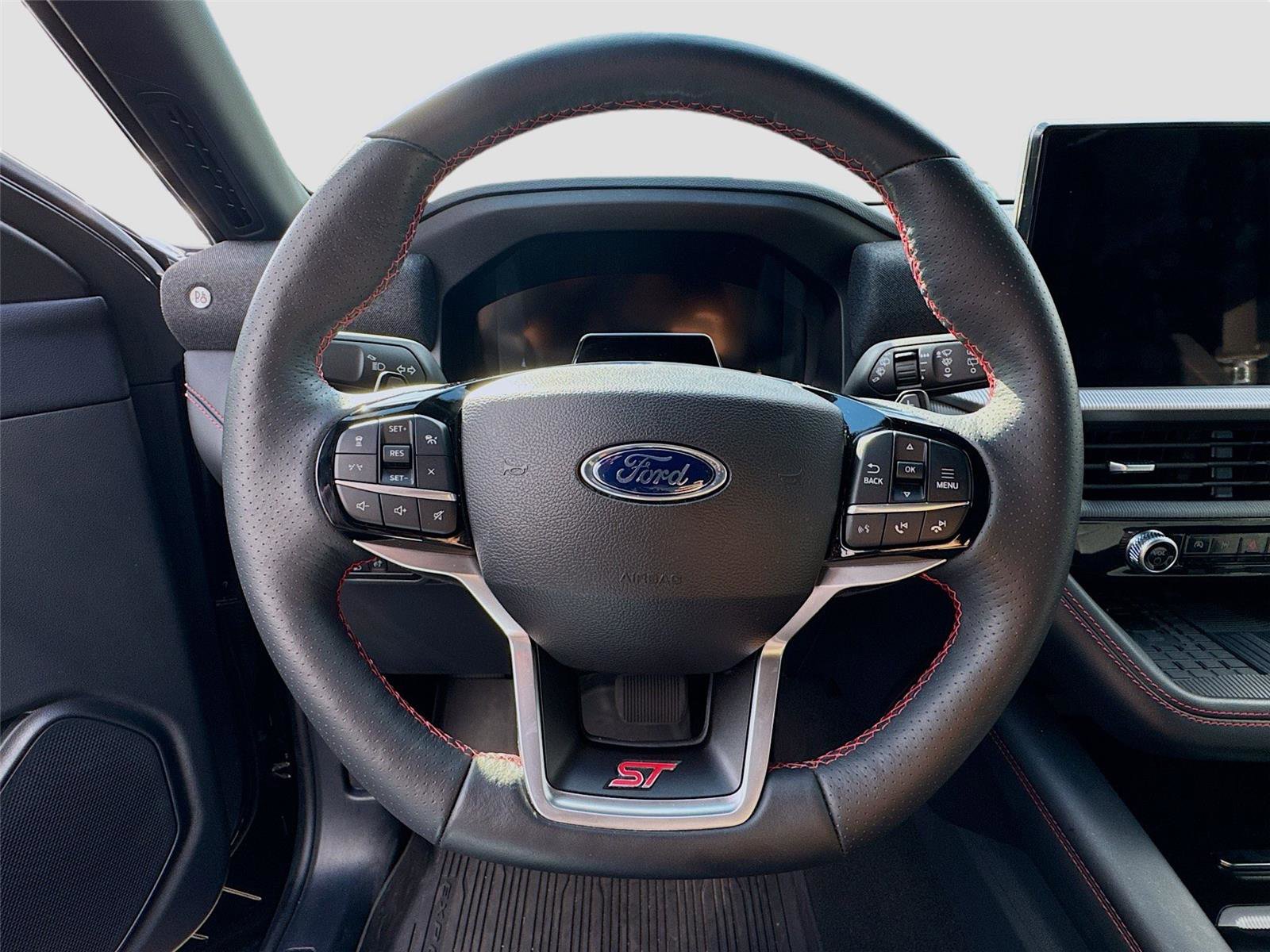 Used 2025 Ford Explorer ST image 11