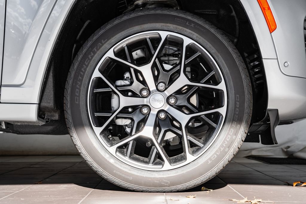 New 2025 Jeep Grand Cherokee Summit image 16