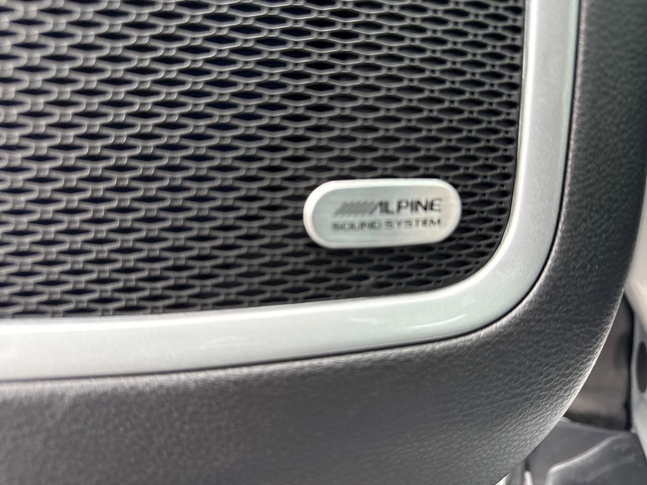 Used 2024 Jeep Compass Latitude w/ Sun and Sound Group image 15