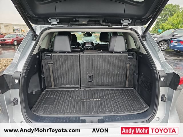 Used 2022 Toyota Highlander XLE FWD image 12