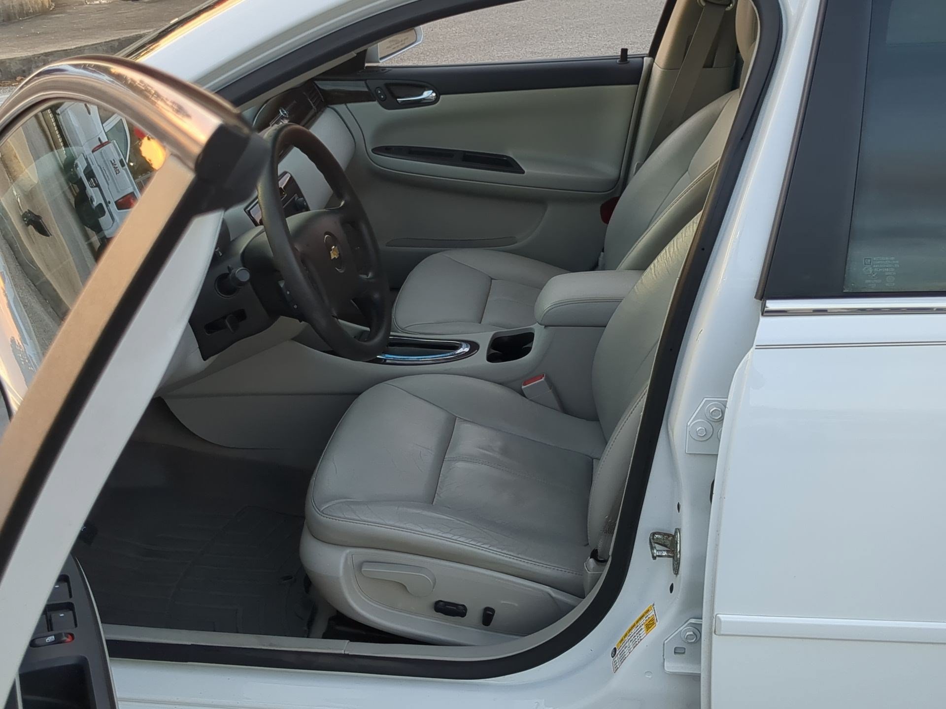 Used 2016 Chevrolet Impala LTZ FWD image 11