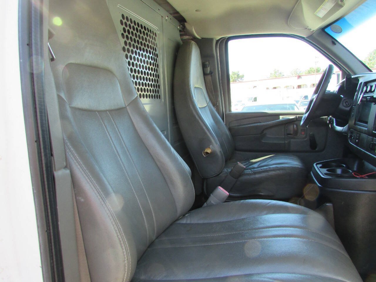 Used 2013 Chevrolet Express 2500 RWD image 14