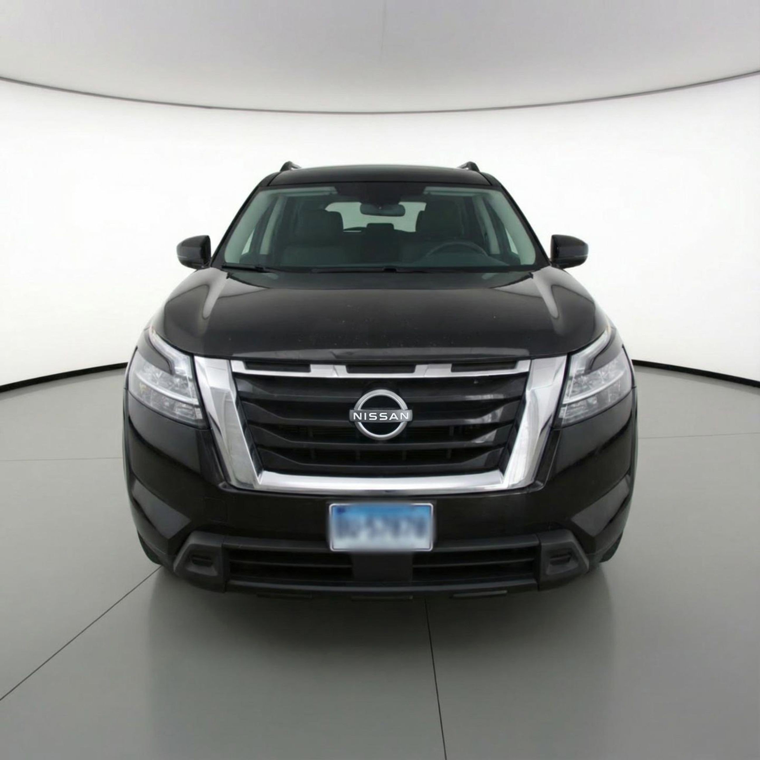 Used 2025 Nissan Pathfinder SV image 2