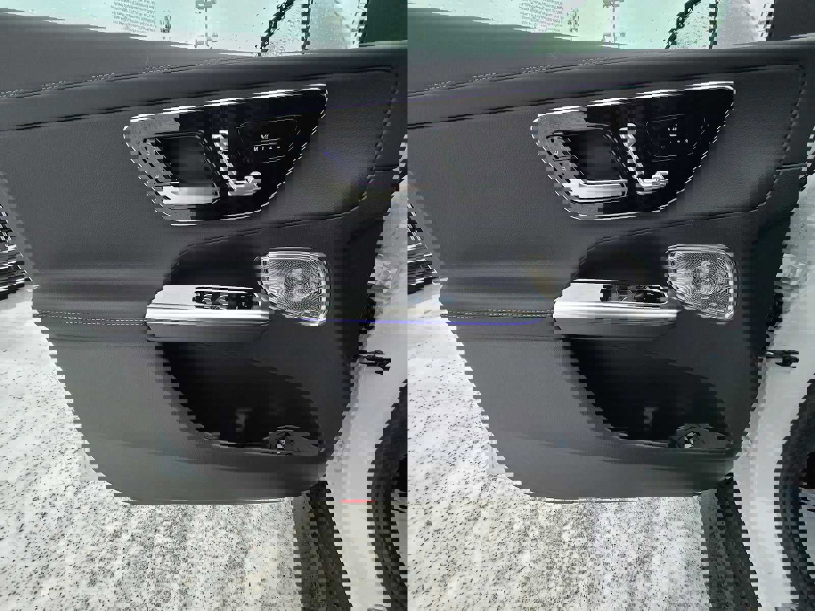 Used 2025 Mercedes-Benz GLC 350e 4MATIC image 27