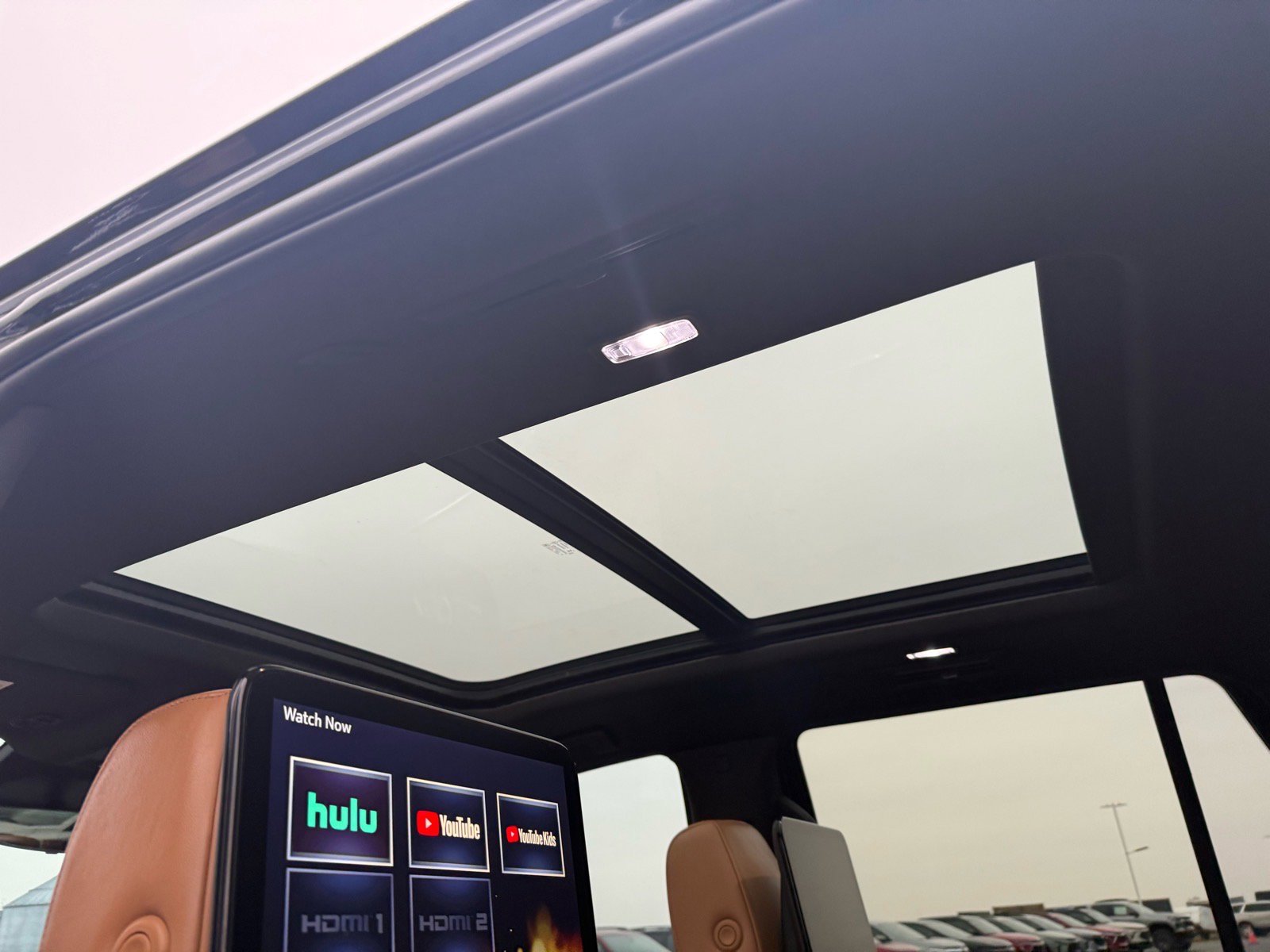 Used 2023 Cadillac Escalade Premium Luxury w/ Performance Package image 16