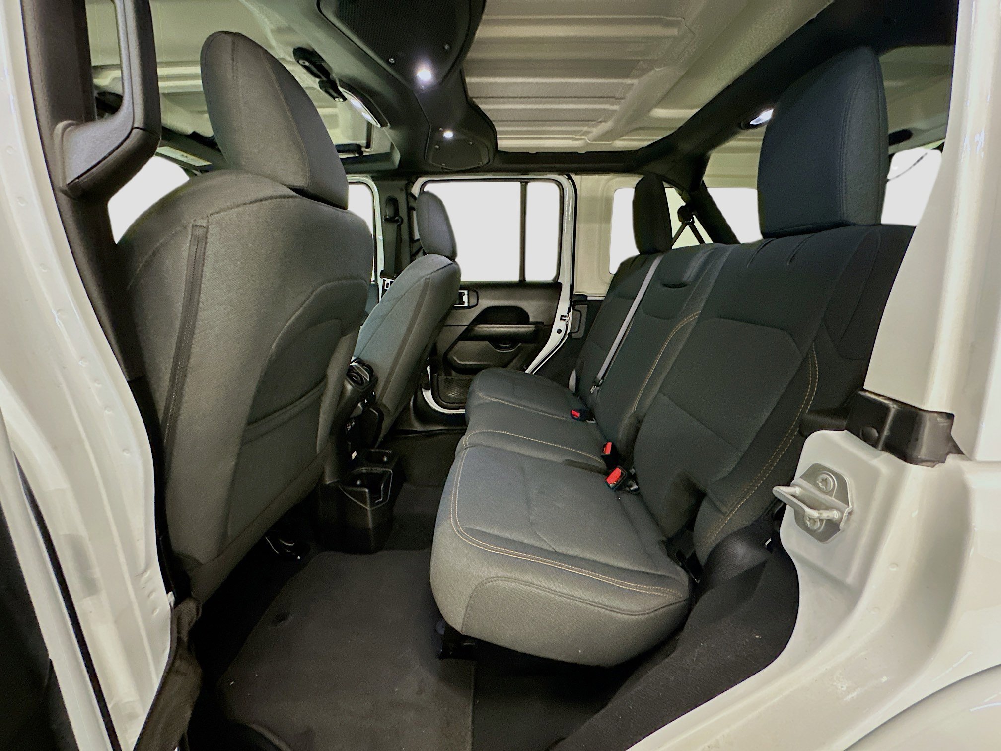Used 2025 Jeep Wrangler Sahara image 28