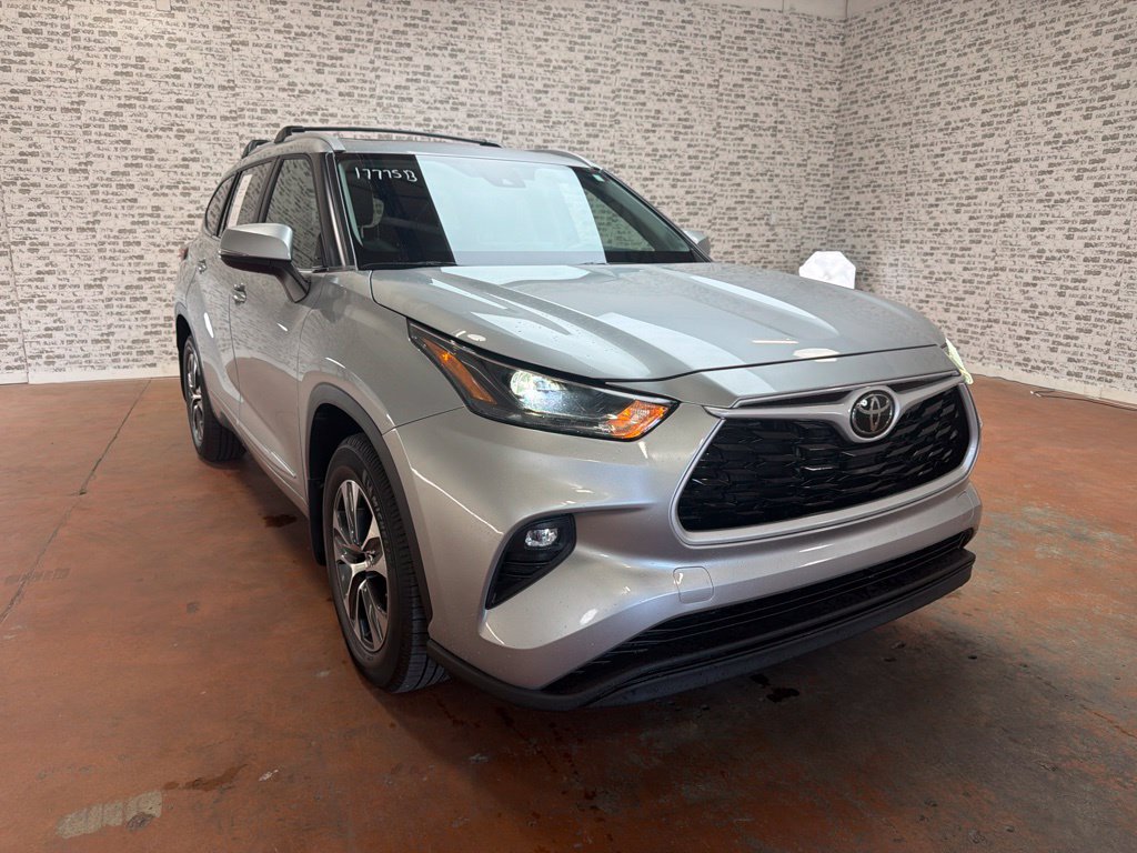 Used 2023 Toyota Highlander XLE