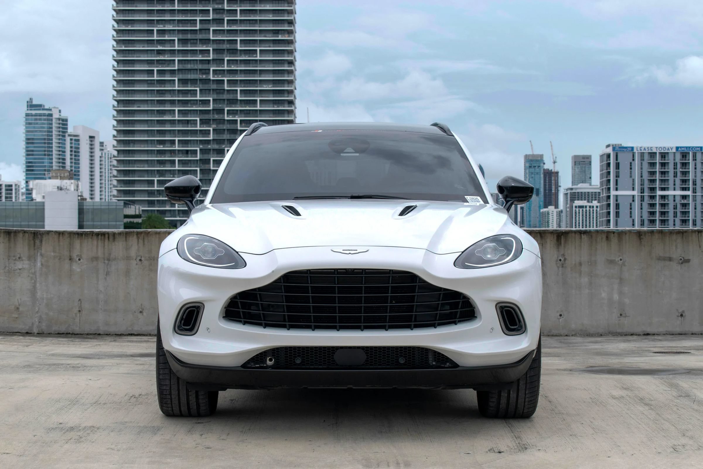 Used 2021 Aston Martin DBX AWD/4WD image 9