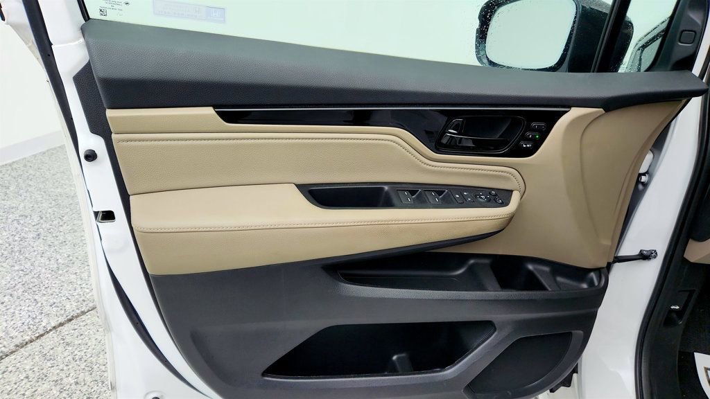 Used 2023 Honda Odyssey Elite image 11