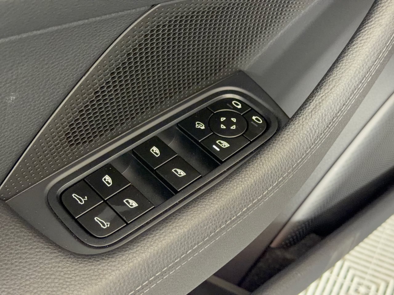 Certified 2025 Porsche Panamera 4 AWD/4WD image 17