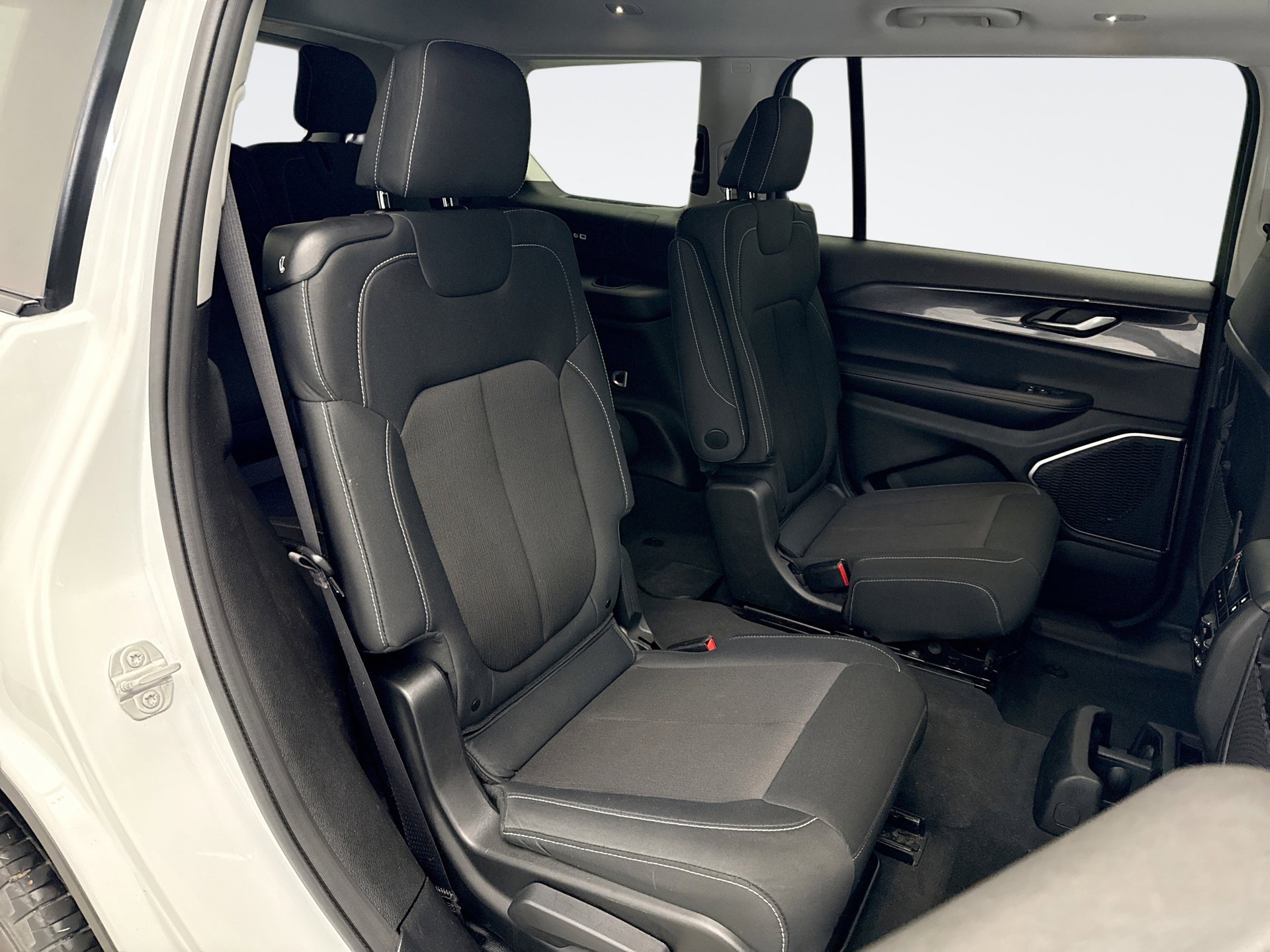 Used 2022 Jeep Grand Cherokee L Laredo w/ Luxury Tech Group I image 16