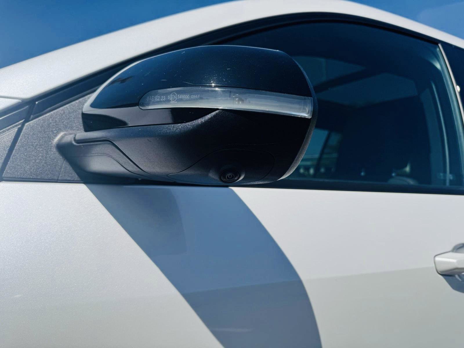 Used 2024 Chevrolet Traverse RS image 40