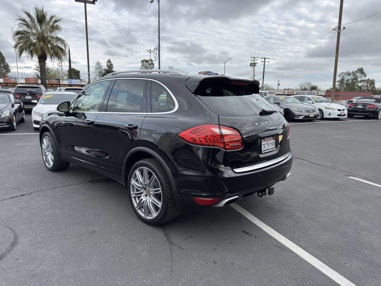 Used 2014 Porsche Cayenne S AWD/4WD image 5