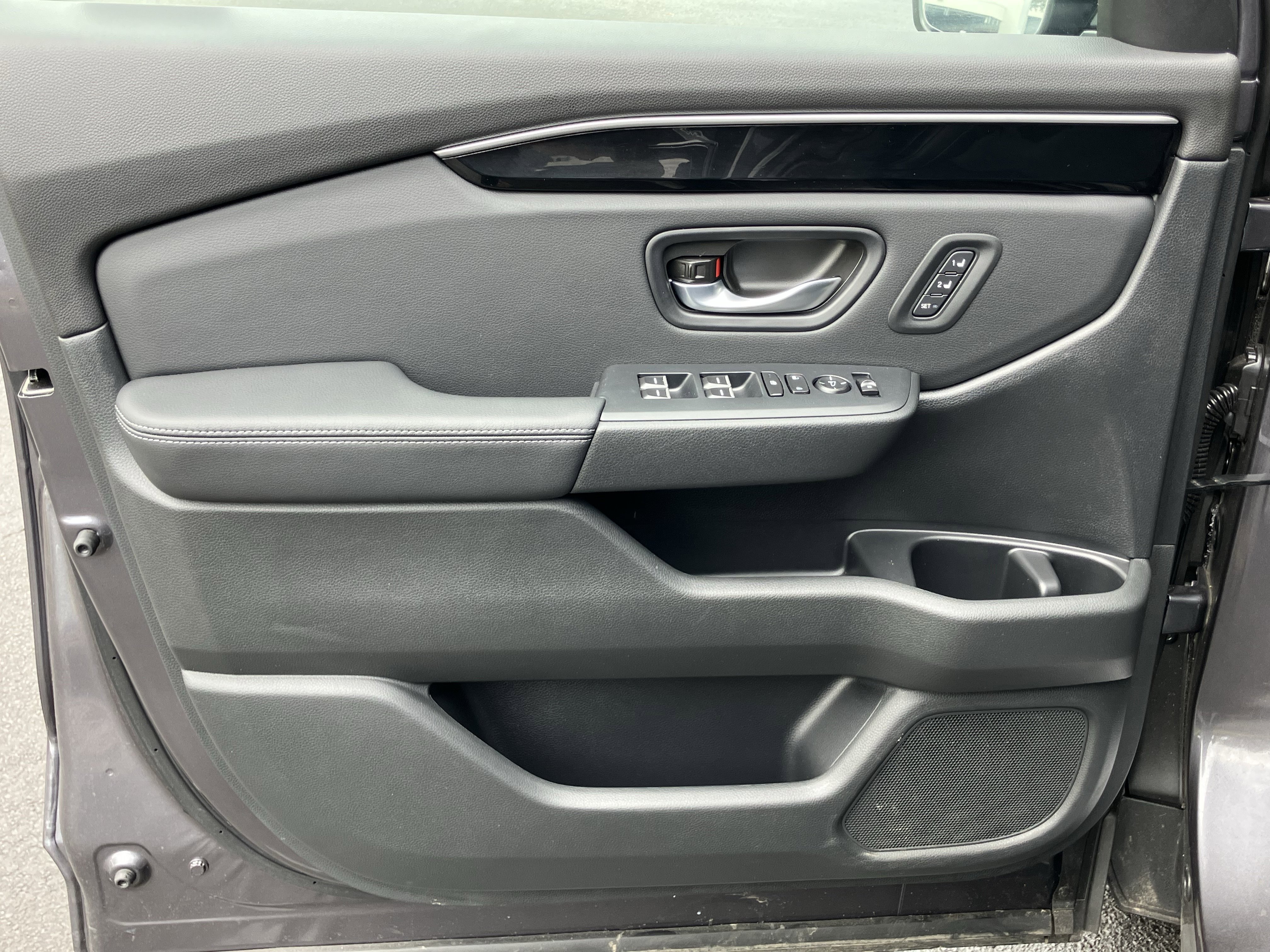 Used 2025 Honda Pilot Touring image 14