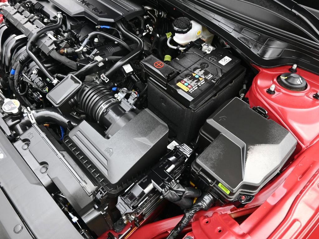 Certified 2025 Hyundai Elantra Sport image 27