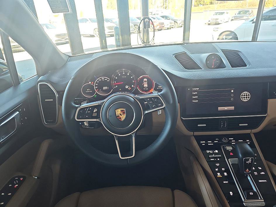 Used 2022 Porsche Cayenne image 18
