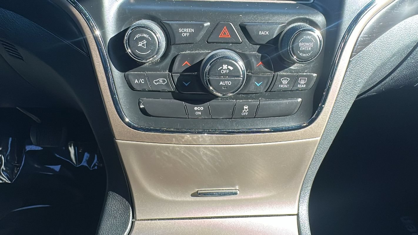 Used 2014 Jeep Grand Cherokee Altitude AWD/4WD image 9