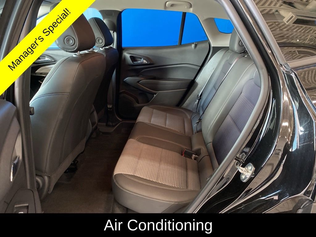 Used 2025 Chevrolet Trax LT w/ LT Convenience Package FWD image 11