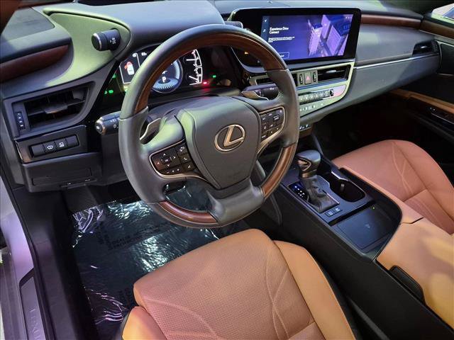 Used 2023 Lexus ES 300h Ultra Luxury w/ Accessory Package (Z1) FWD image 9