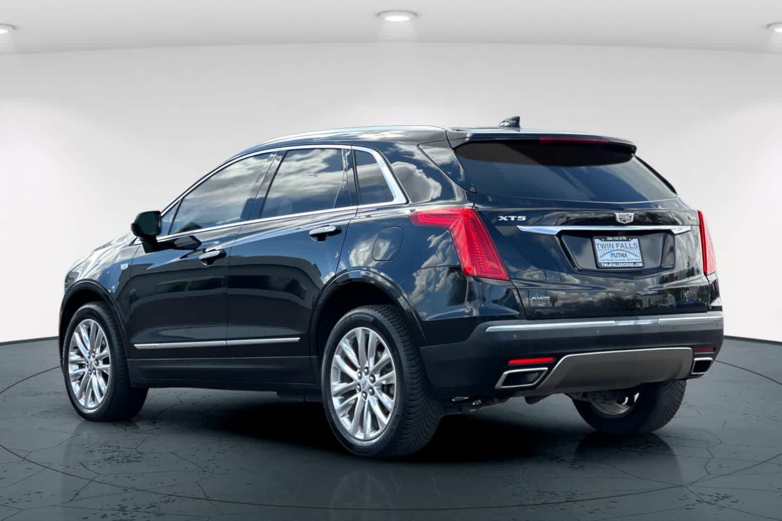 Used 2017 Cadillac XT5 Platinum AWD/4WD image 8