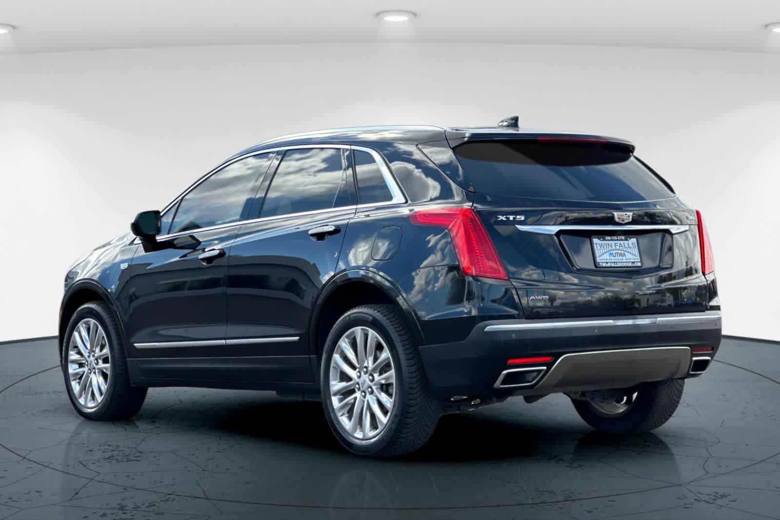 Used 2017 Cadillac XT5 Platinum AWD/4WD image 8