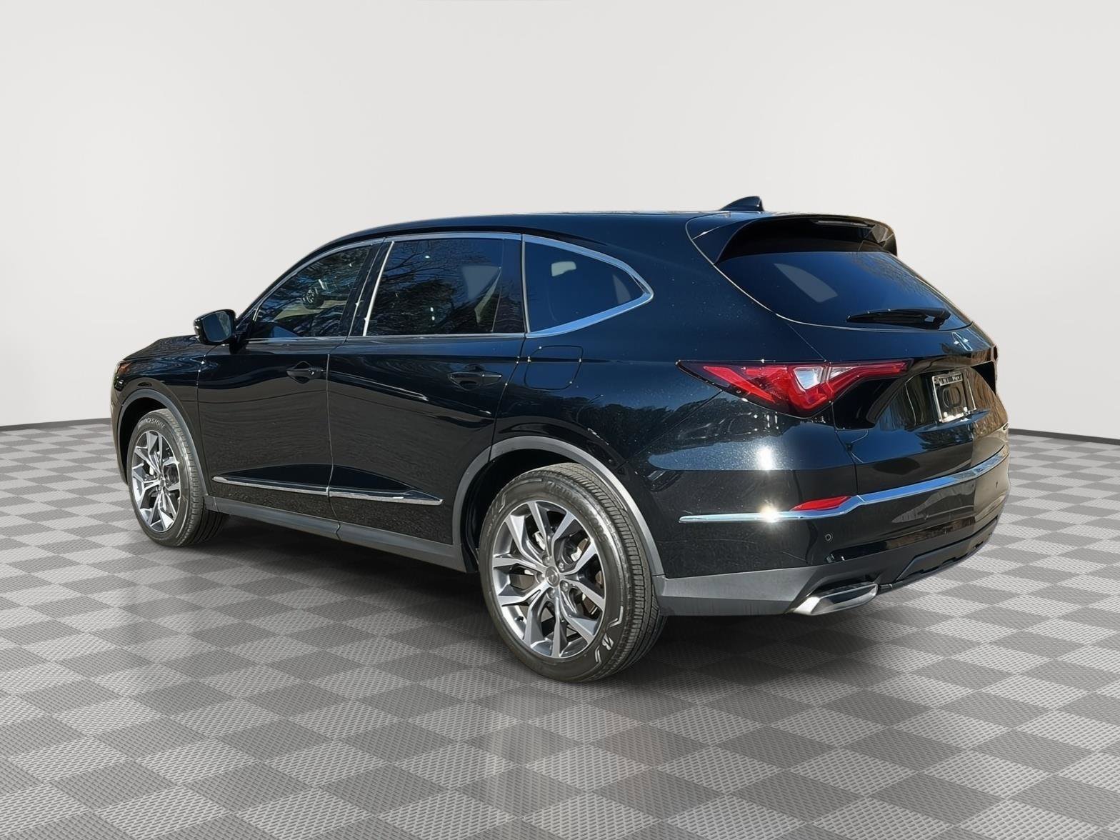 Used 2023 Acura MDX SH-AWD w/ Technology Package image 3