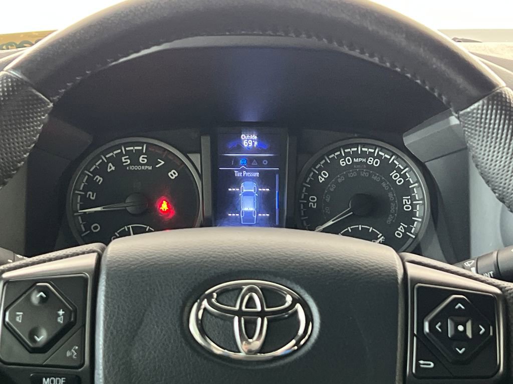 Used 2020 Toyota Tacoma TRD Off-Road AWD/4WD image 17