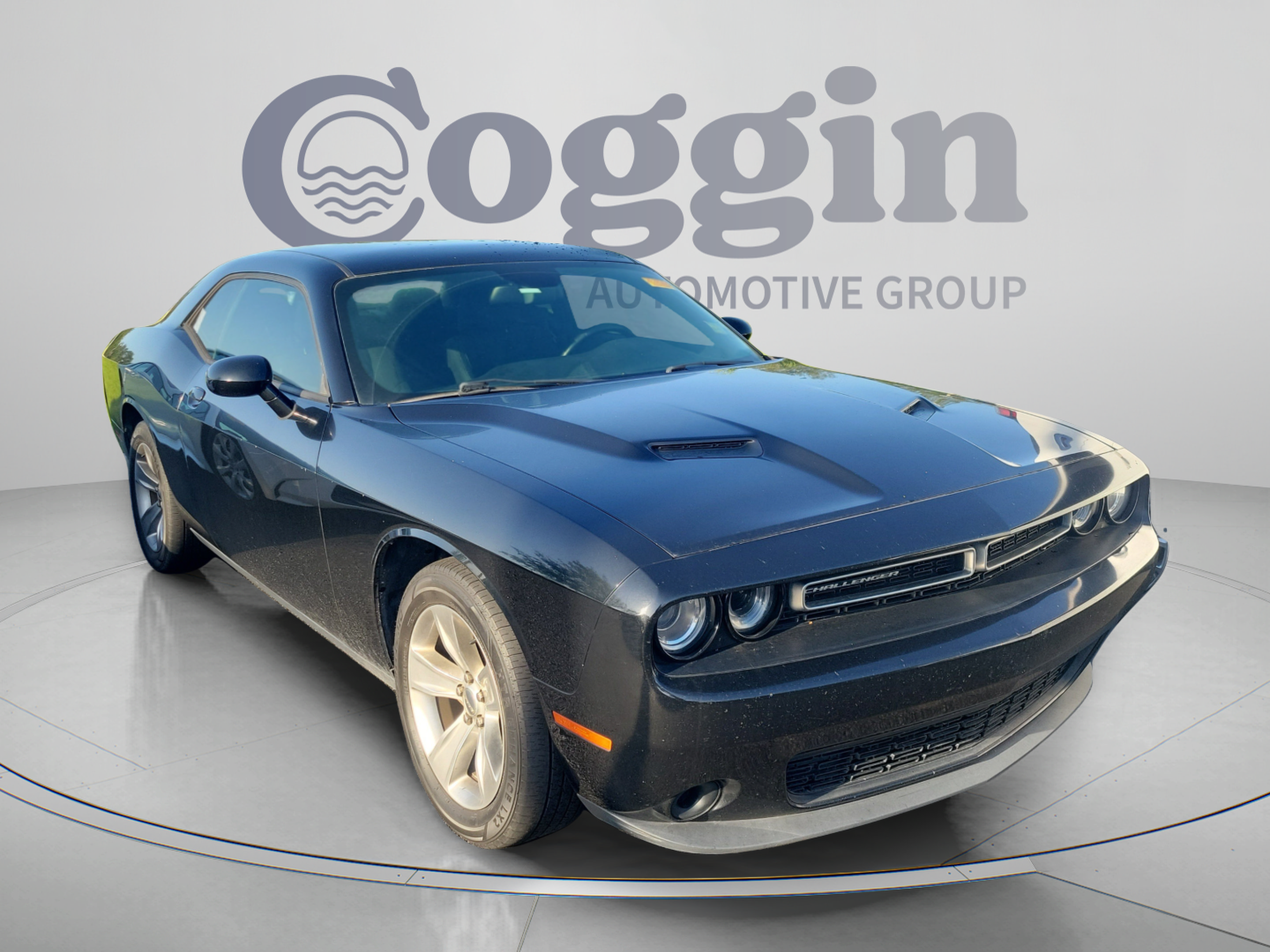 Used 2016 Dodge Challenger SXT RWD image 9