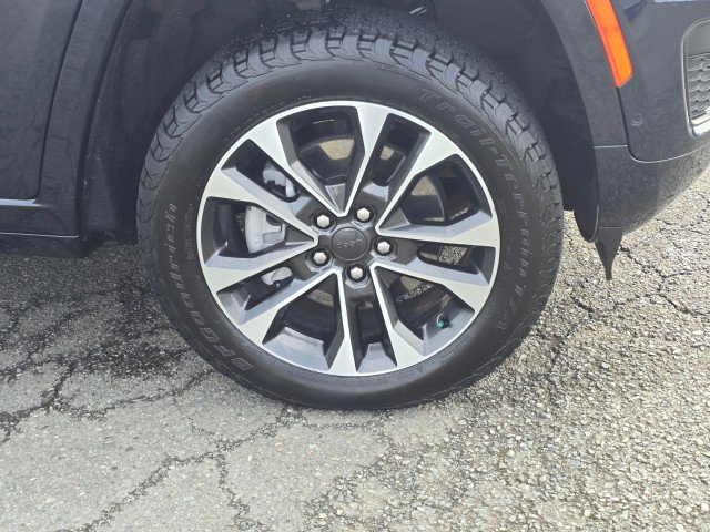Certified 2023 Jeep Grand Cherokee Overland w/ Advanced Protech Group III AWD/4WD image 9