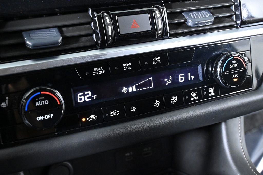 Used 2025 Nissan Pathfinder SV image 18