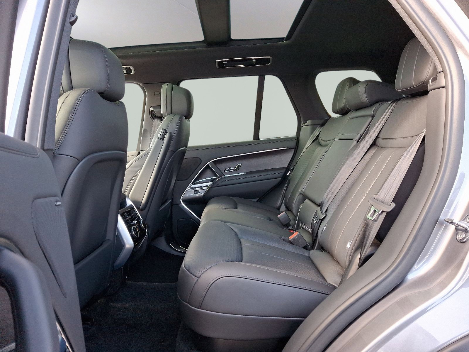 New 2025 Land Rover Range Rover SE image 7