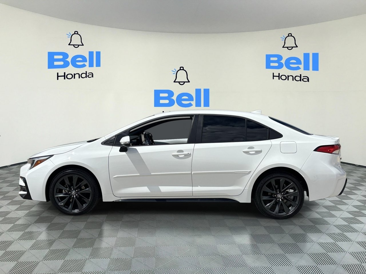 Used 2026 Toyota Corolla SE w/ Carpet Mat Package (TMS) FWD image 2