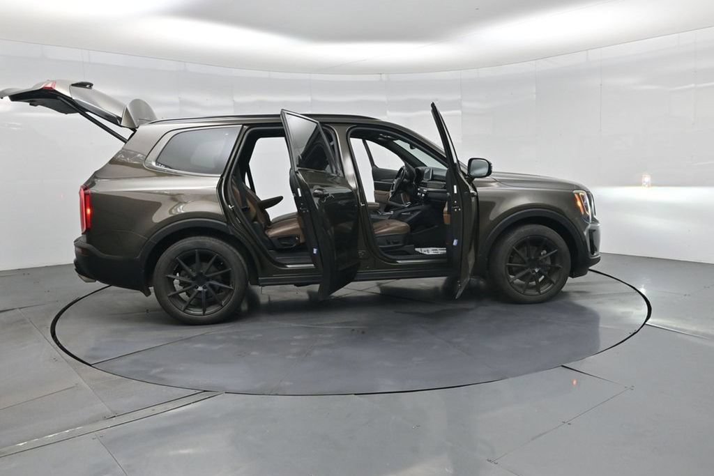Used 2022 Kia Telluride SX w/ SX Prestige Package AWD/4WD image 3