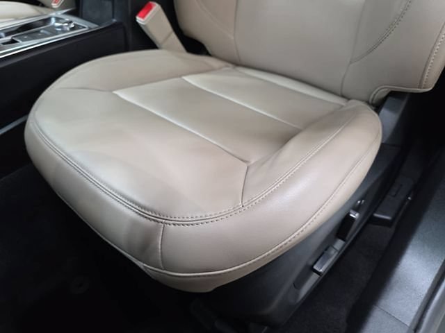 Used 2023 Ford Explorer XLT w/ Equipment Group 202A AWD/4WD image 27