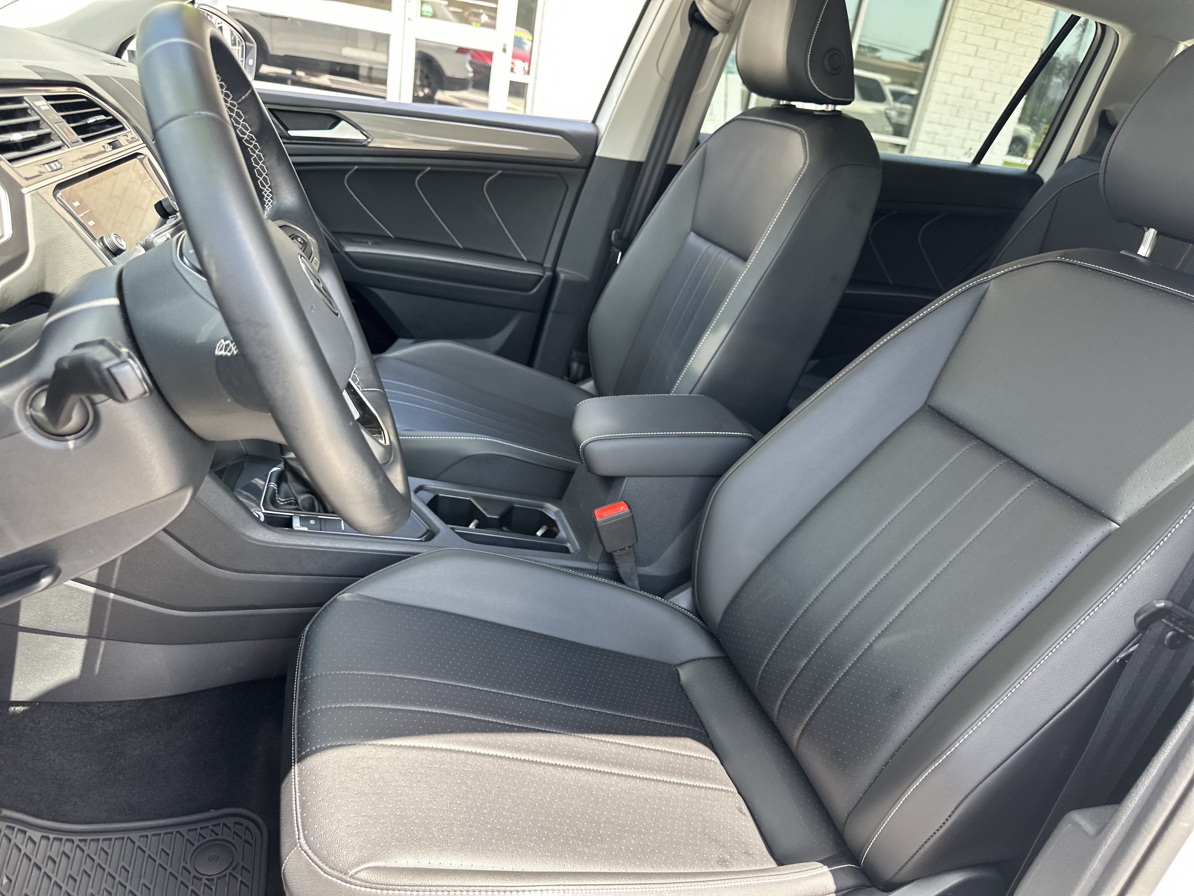 Used 2024 Volkswagen Tiguan SE FWD image 11