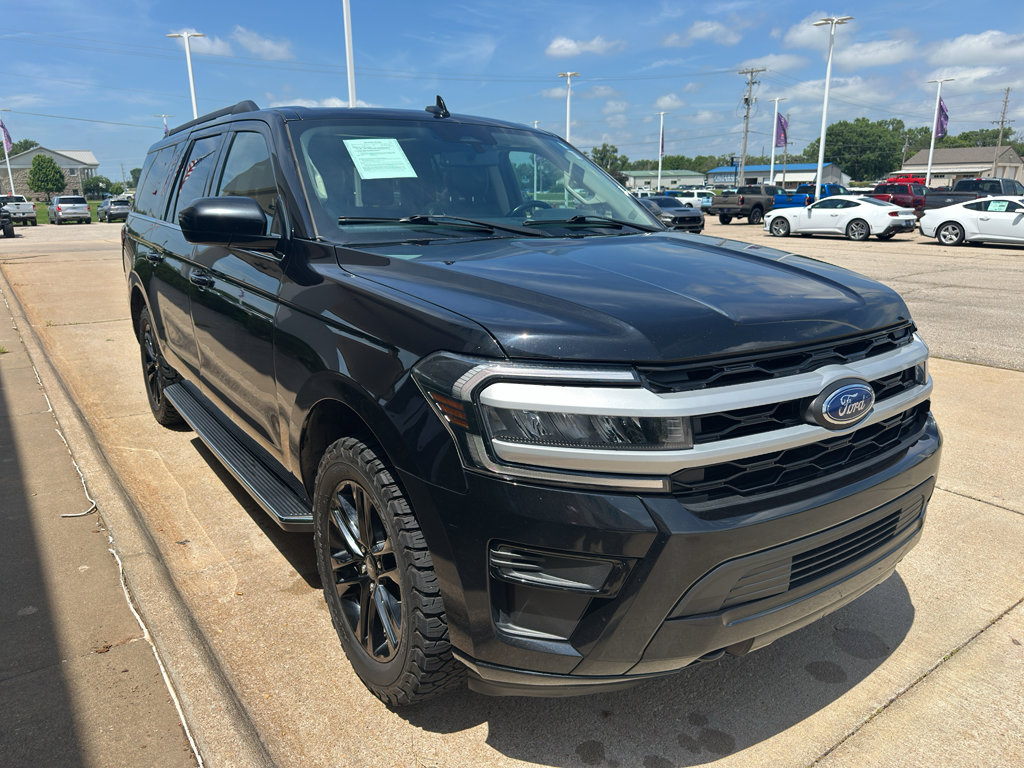 Used 2023 Ford Expedition Max XLT AWD/4WD image 2