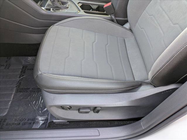 Certified 2025 Volkswagen Taos SE image 12