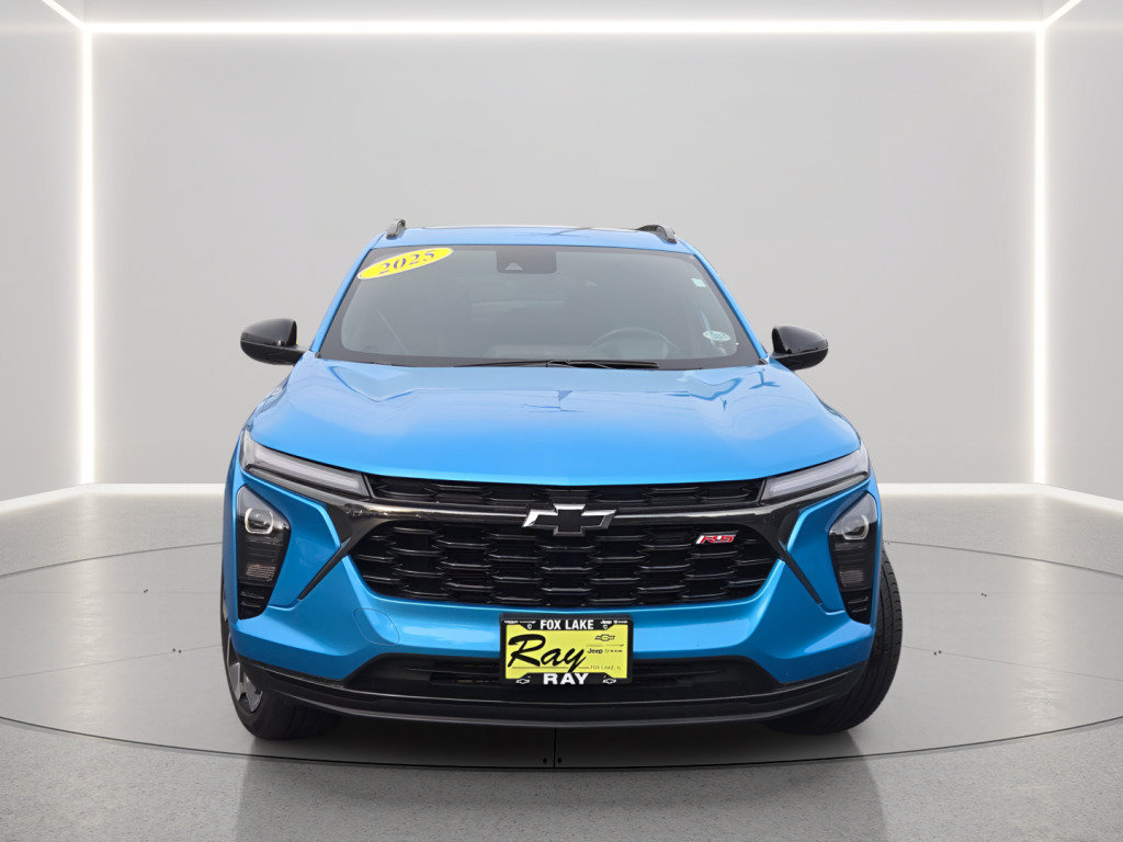 Used 2025 Chevrolet Trax RS w/ Sunroof Package FWD image 2