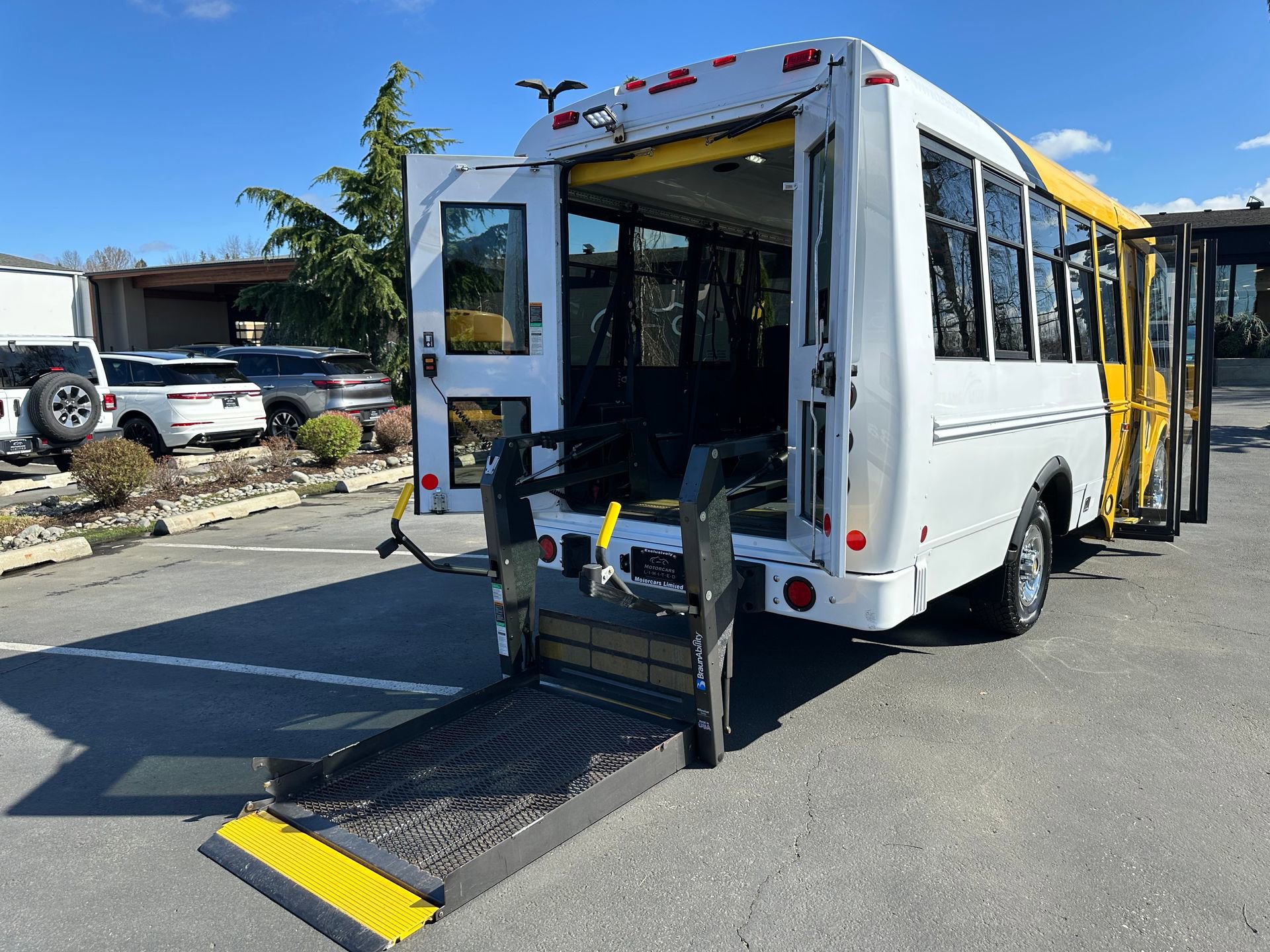 Used 2014 Chevrolet Express 3500 RWD image 29