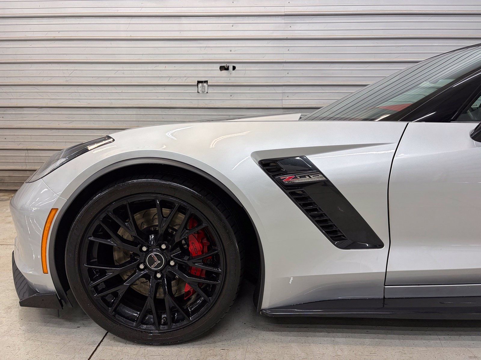 Used 2015 Chevrolet Corvette Z06 w/ 3LZ Preferred Equipment Group RWD image 4
