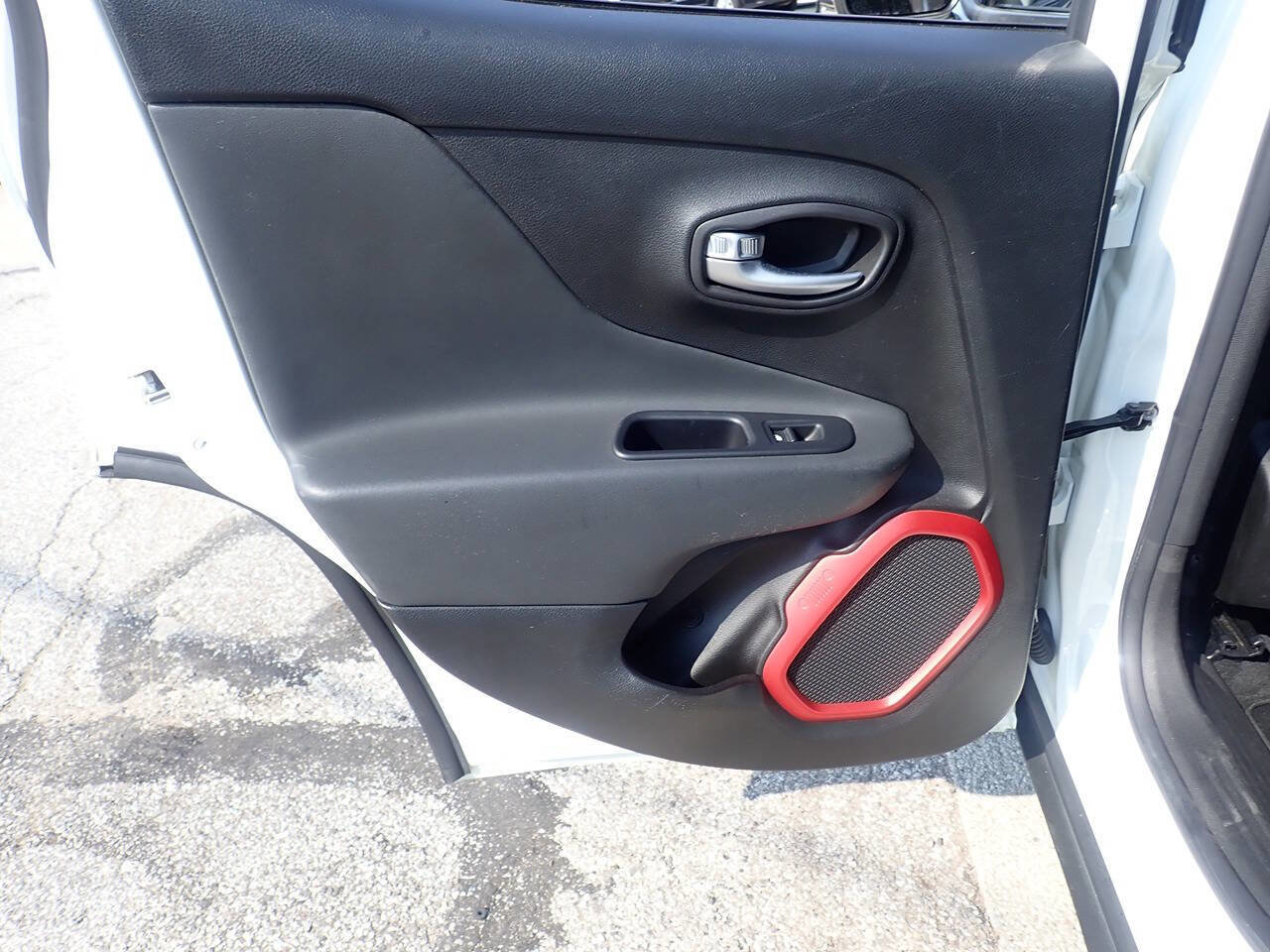 Used 2016 Jeep Renegade Trailhawk w/ Cold Weather Group image 17