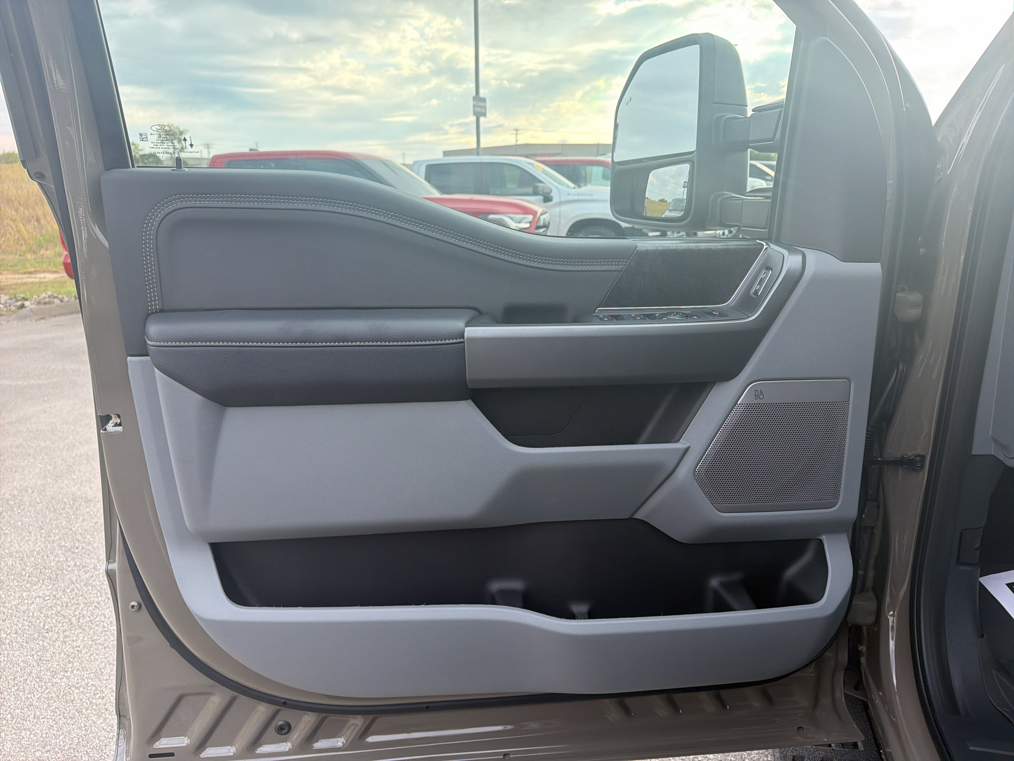 New 2027 Ford F250 XLT w/ XLT Premium Package AWD/4WD image 9