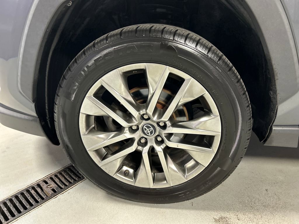 Used 2019 Toyota RAV4 XLE Premium w/ Cold Weather Package image 9